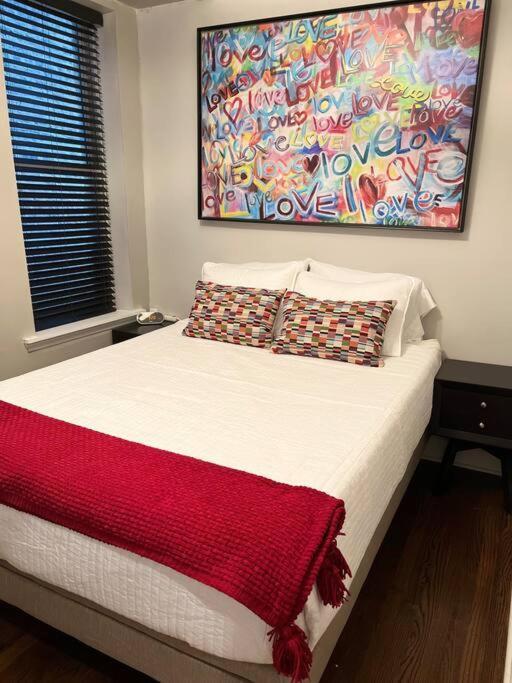 Trendy West Town Flat - 2 Bed / 1.5 Bath W Parking Appartement